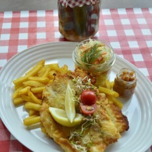 Ryba Miruna w cieście z dodatkiem frytek, surówek i ogórkiem kiszonym w naszych słoikach - tanie i domowe obiady w Rzeszowie